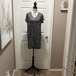Tresics Gray and White Garment with Black Print